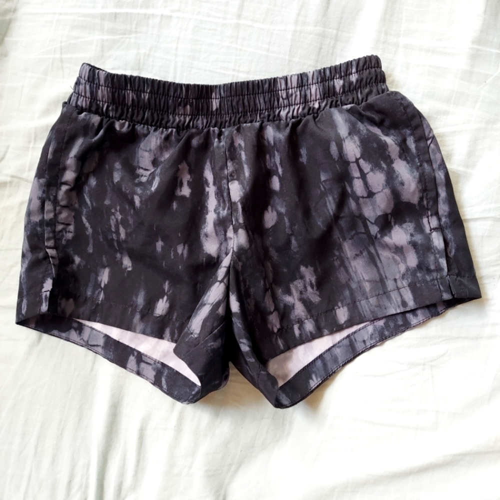 ❤️‍🔥5/$25❤️‍🔥 Old Navy 6/7 Athletic Shorts